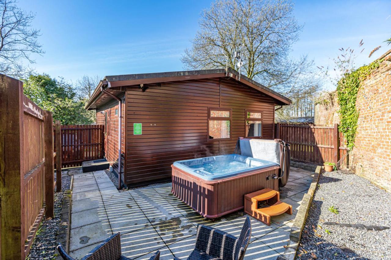 Bluebell Lodge 7 With Hot Tub Newton Stewart Eksteriør billede