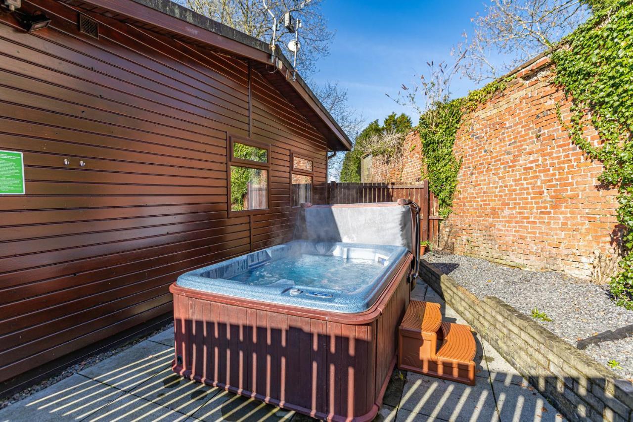 Bluebell Lodge 7 With Hot Tub Newton Stewart Eksteriør billede